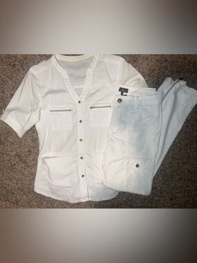 Jaannu White Medical Scrub Uniform Nurse Set with Gold Buttons Zippers size XS